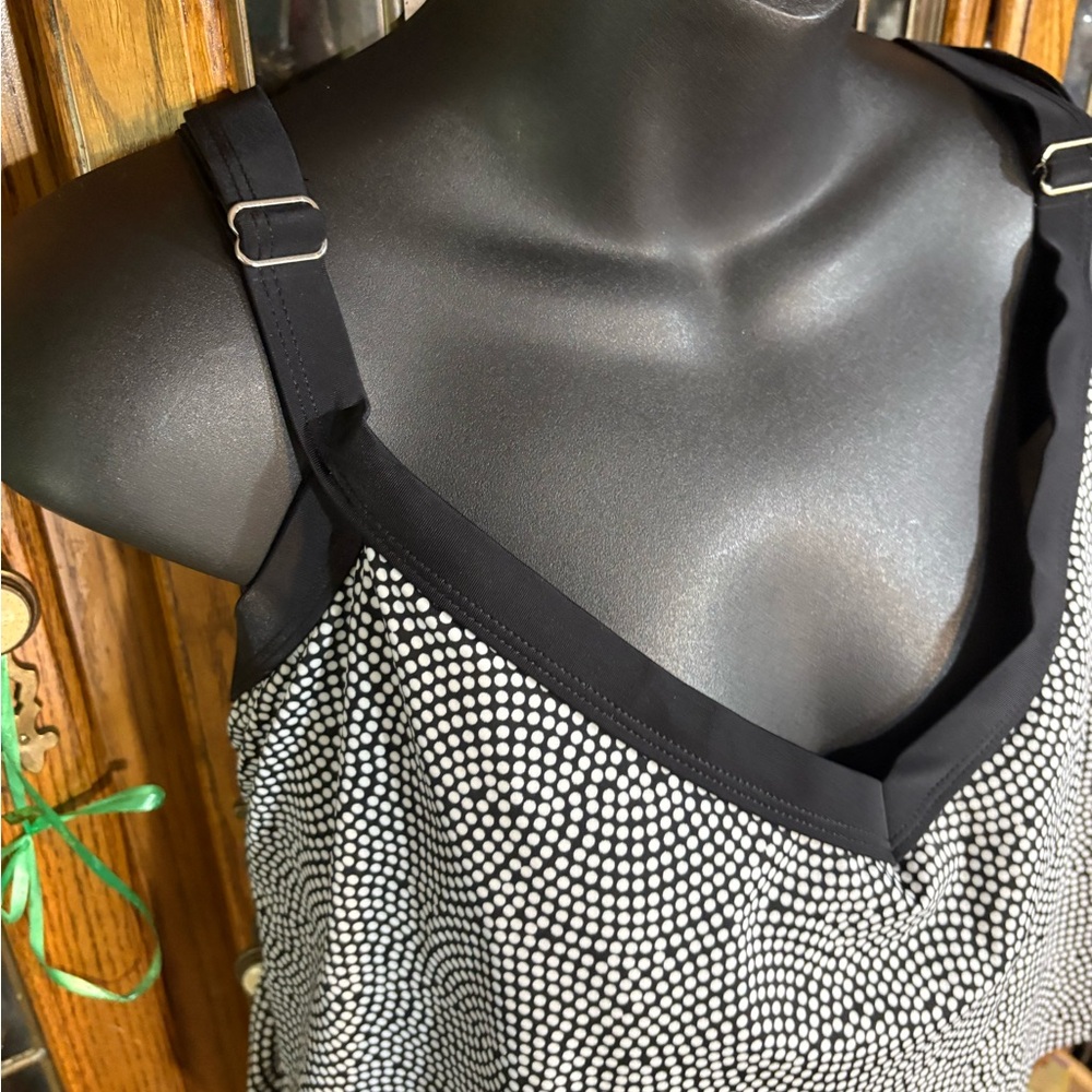 Catherine tiered tankini top featuring a black and white geometric star 20 - Picture 8 of 10